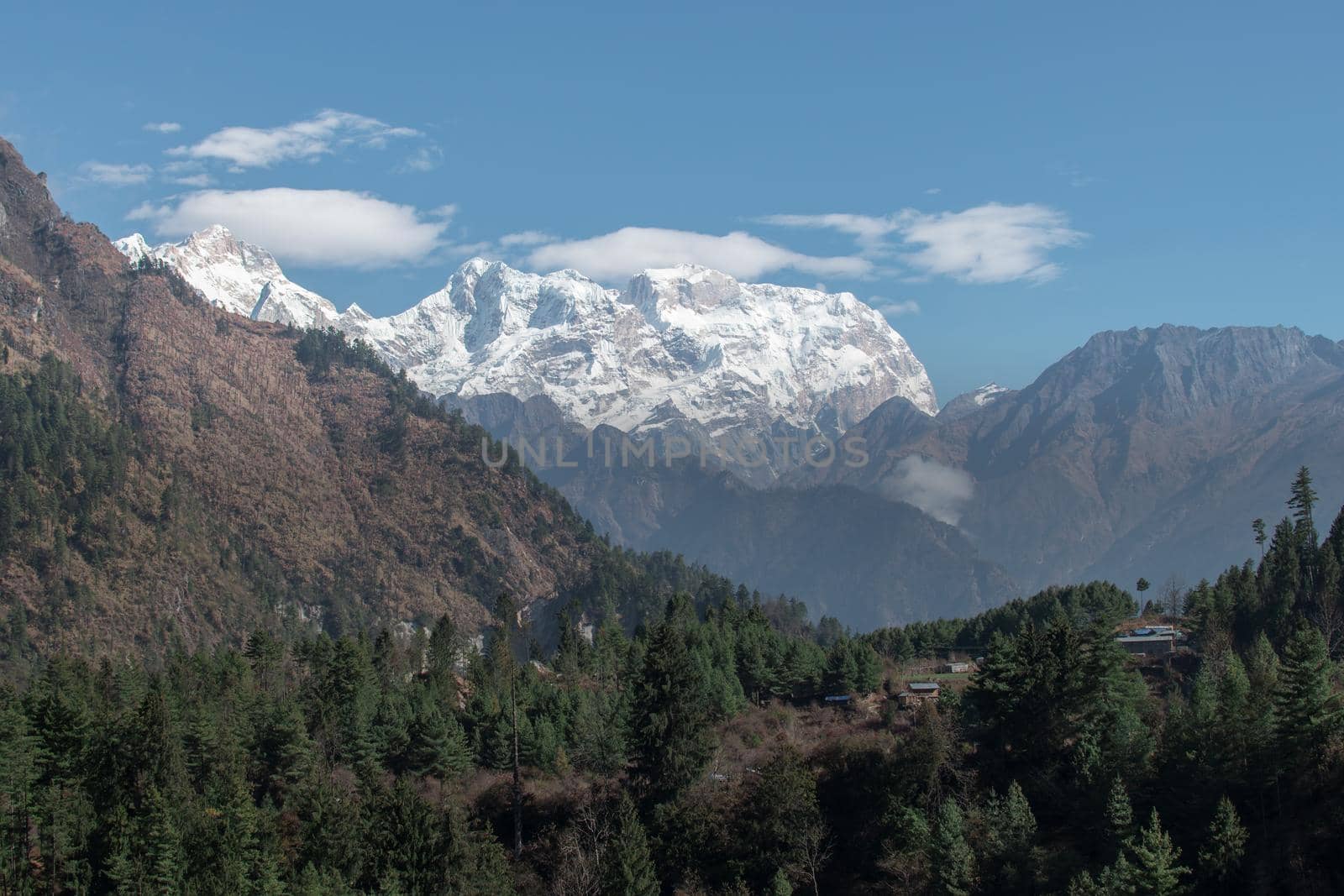 Nepalese mountain ranges along Annapurna circuit, Himalaya, Nepal, Asia
