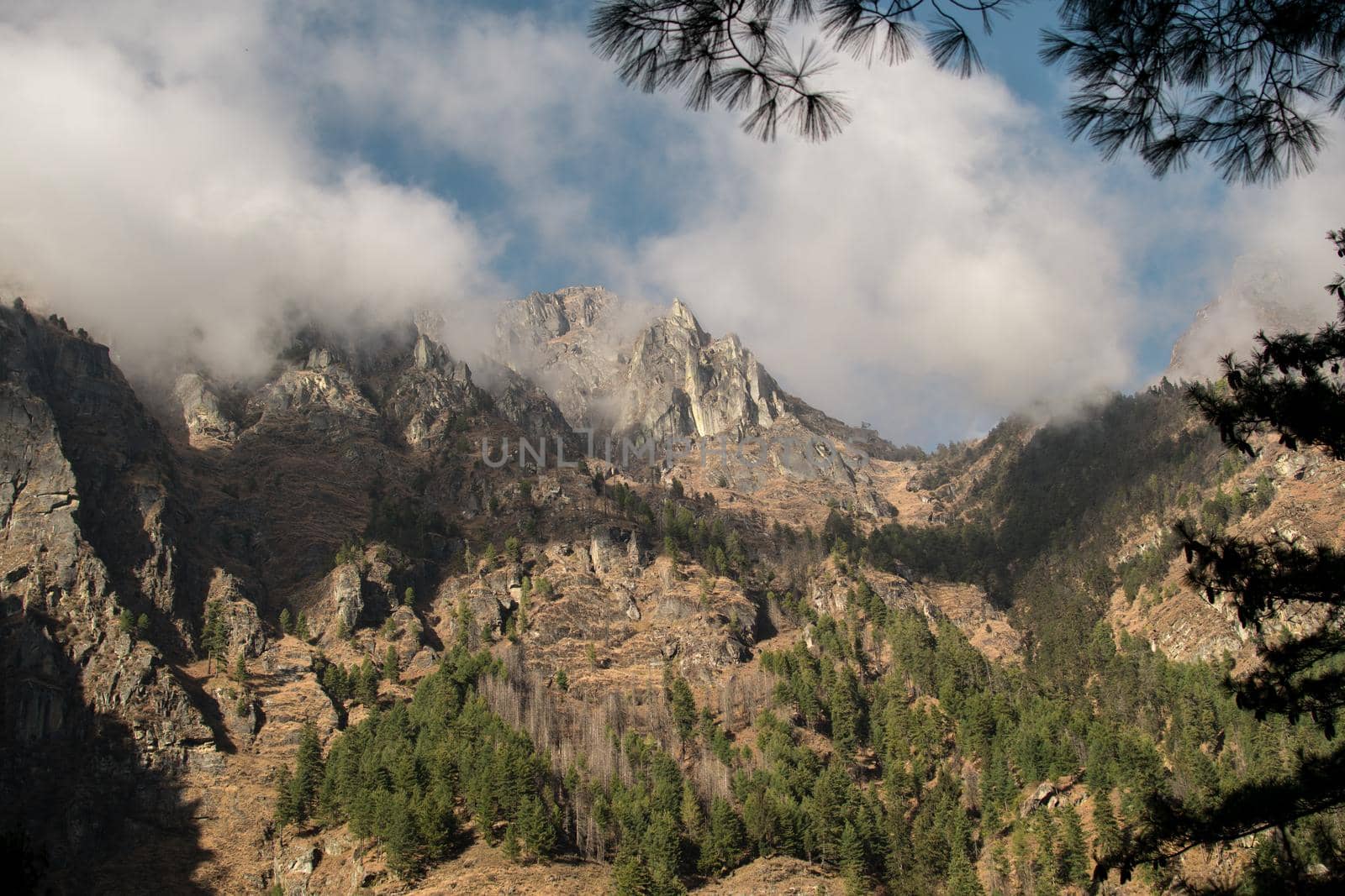 Nepalese mountain ranges along Annapurna circuit, Himalaya, Nepal, Asia