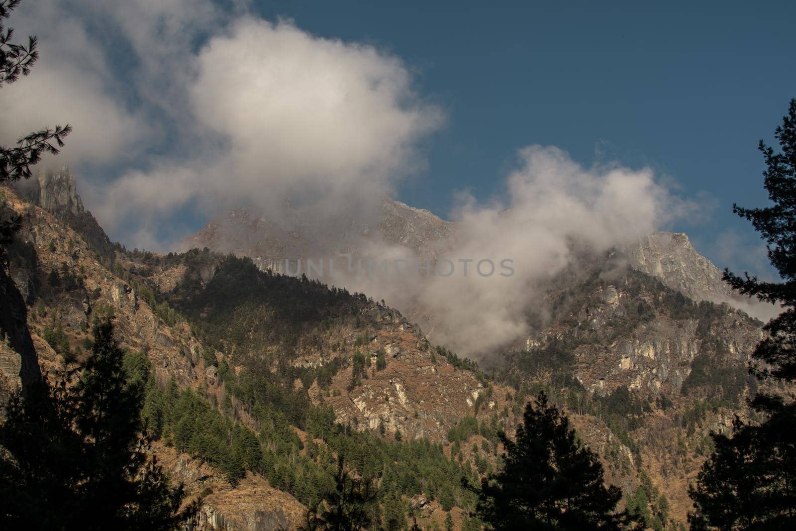 Nepalese mountain ranges along Annapurna circuit, Himalaya, Nepal, Asia