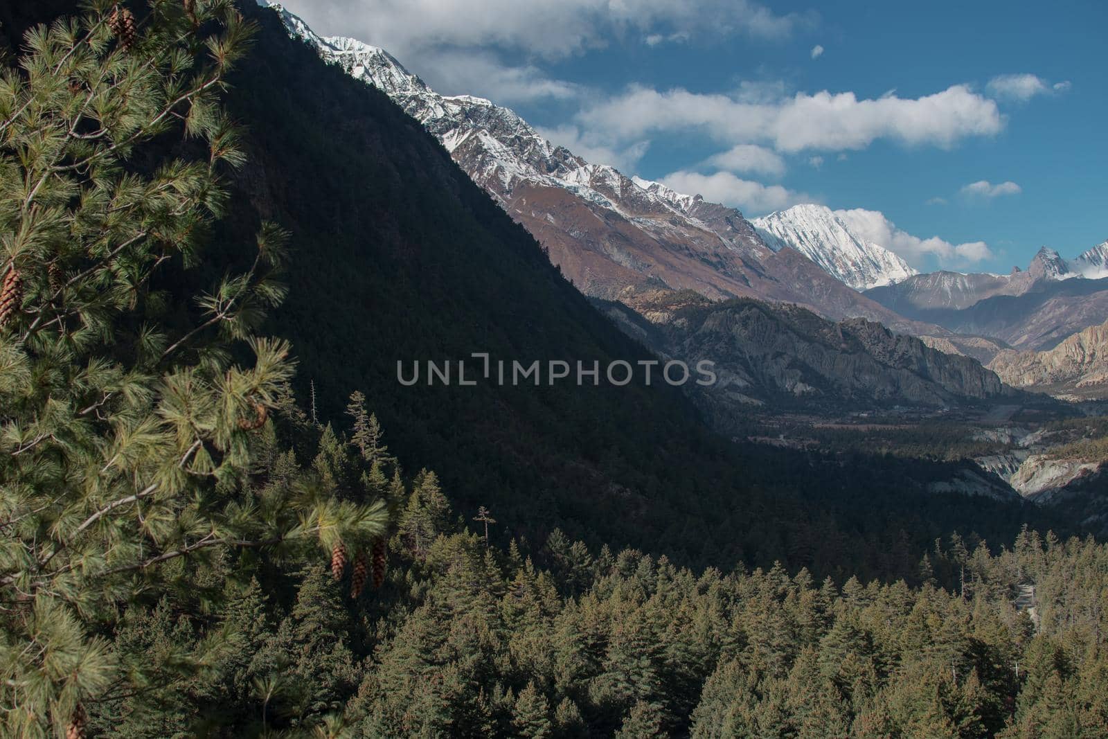 Mountains trekking Annapurna circuit, Marshyangdi river valley, Humde, Himalaya, Nepal, Asia