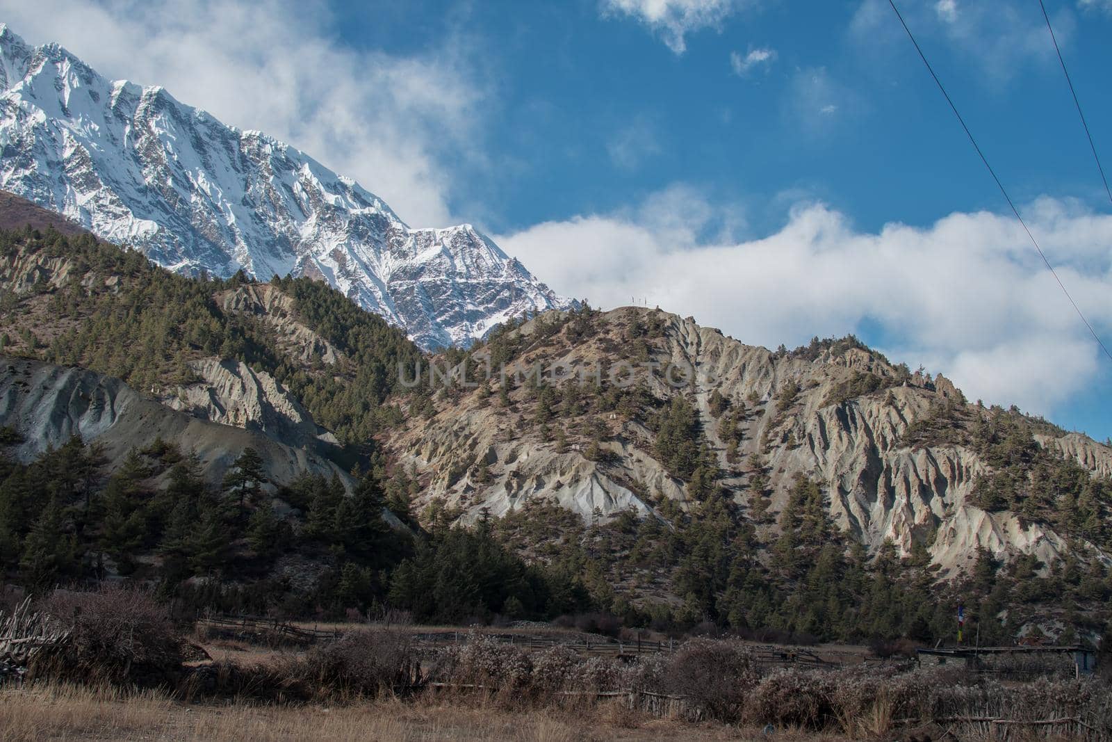 Mountains trekking Annapurna circuit, Marshyangdi river valley by arvidnorberg