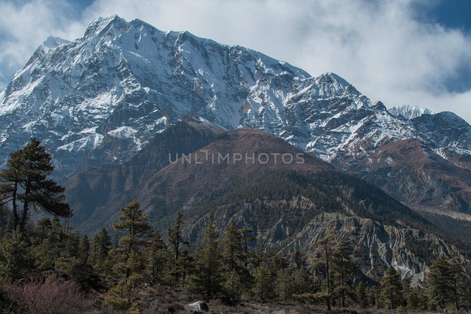 Mountains trekking Annapurna circuit, Marshyangdi river valley, Humde, Himalaya, Nepal, Asia