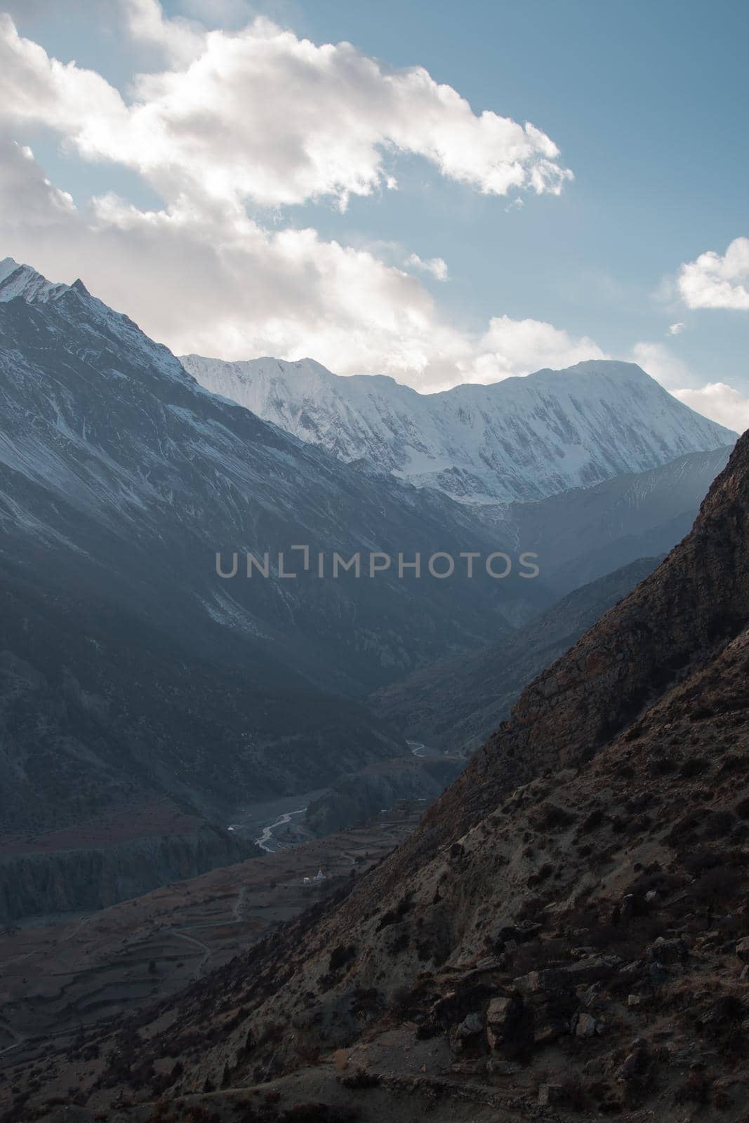 Mountains trekking Annapurna circuit, Marshyangdi river valley by arvidnorberg