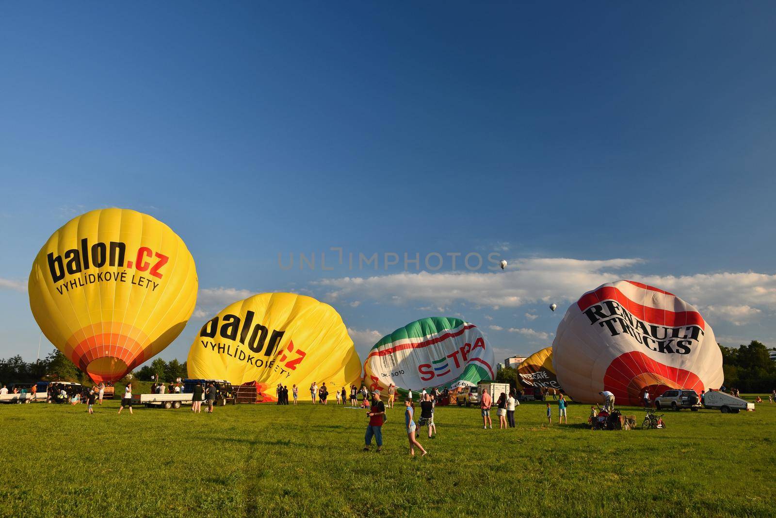 Preparation for the start of the hot air balloon. by Montypeter