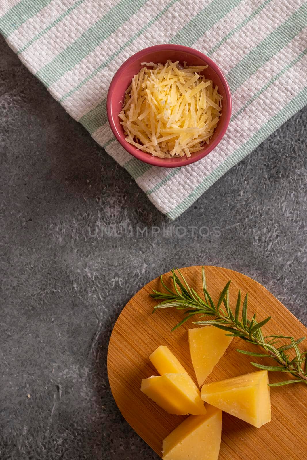 Tray with pieces of Parmesan cheese and fine herbs