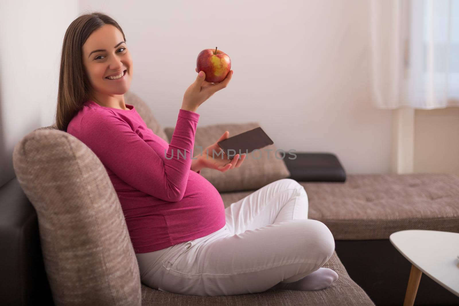 Pregnant woman  decided to eat healthy.