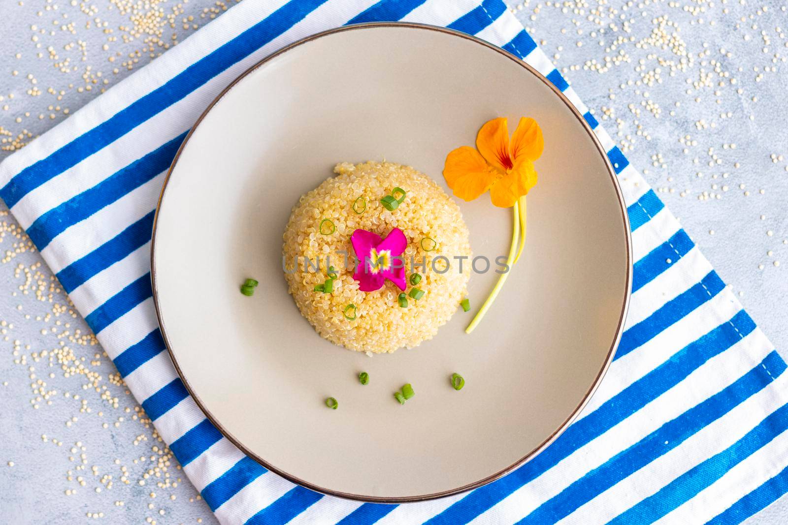 Quinoa plate presentation decorated with edible flowers