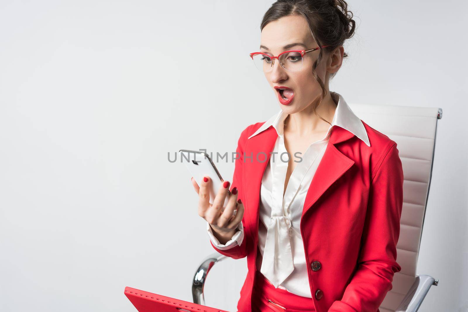 Businesswoman receiving bad news on the phone in her hand