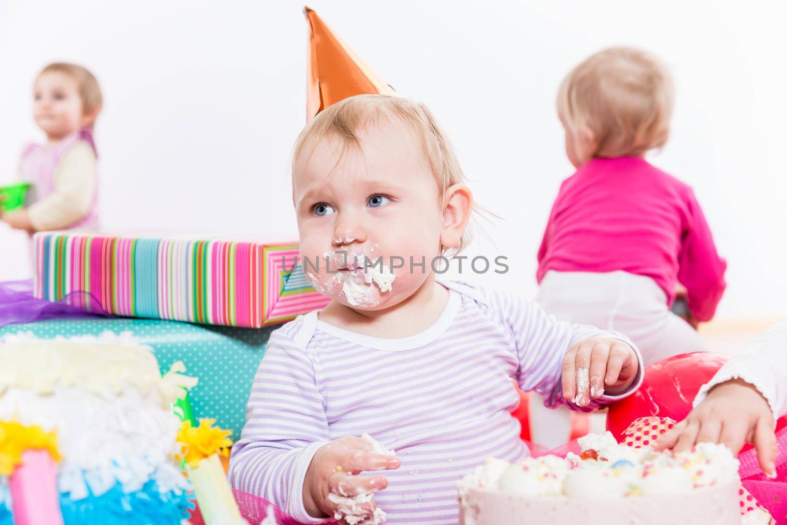 Two toddlers with birthday cake by Kzenon