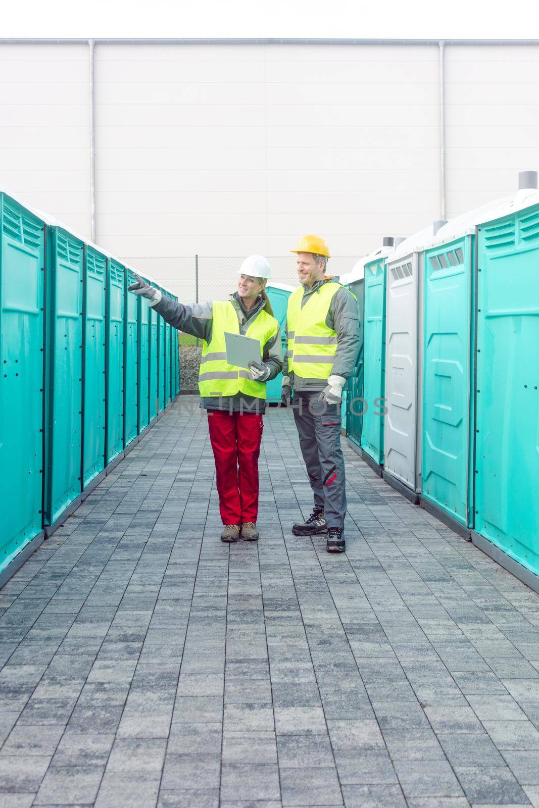Workers checking the portable toilets for rental by Kzenon