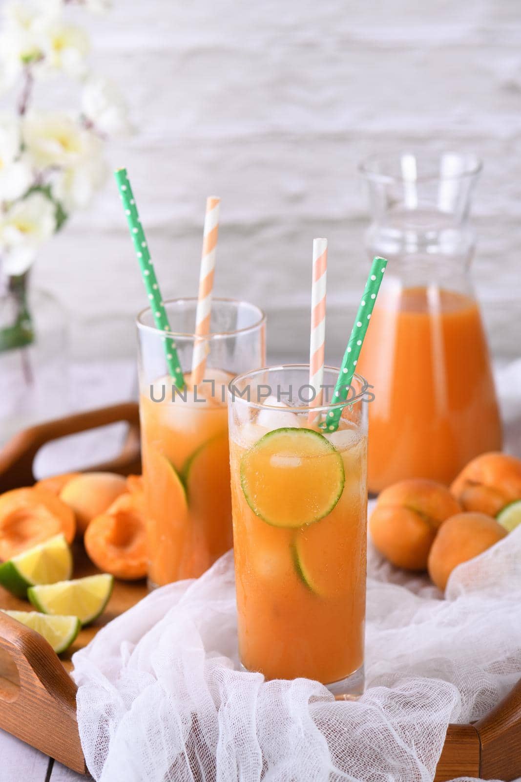 Refreshing, freshly cooked apricot-lime, non-alcoholic cocktail
