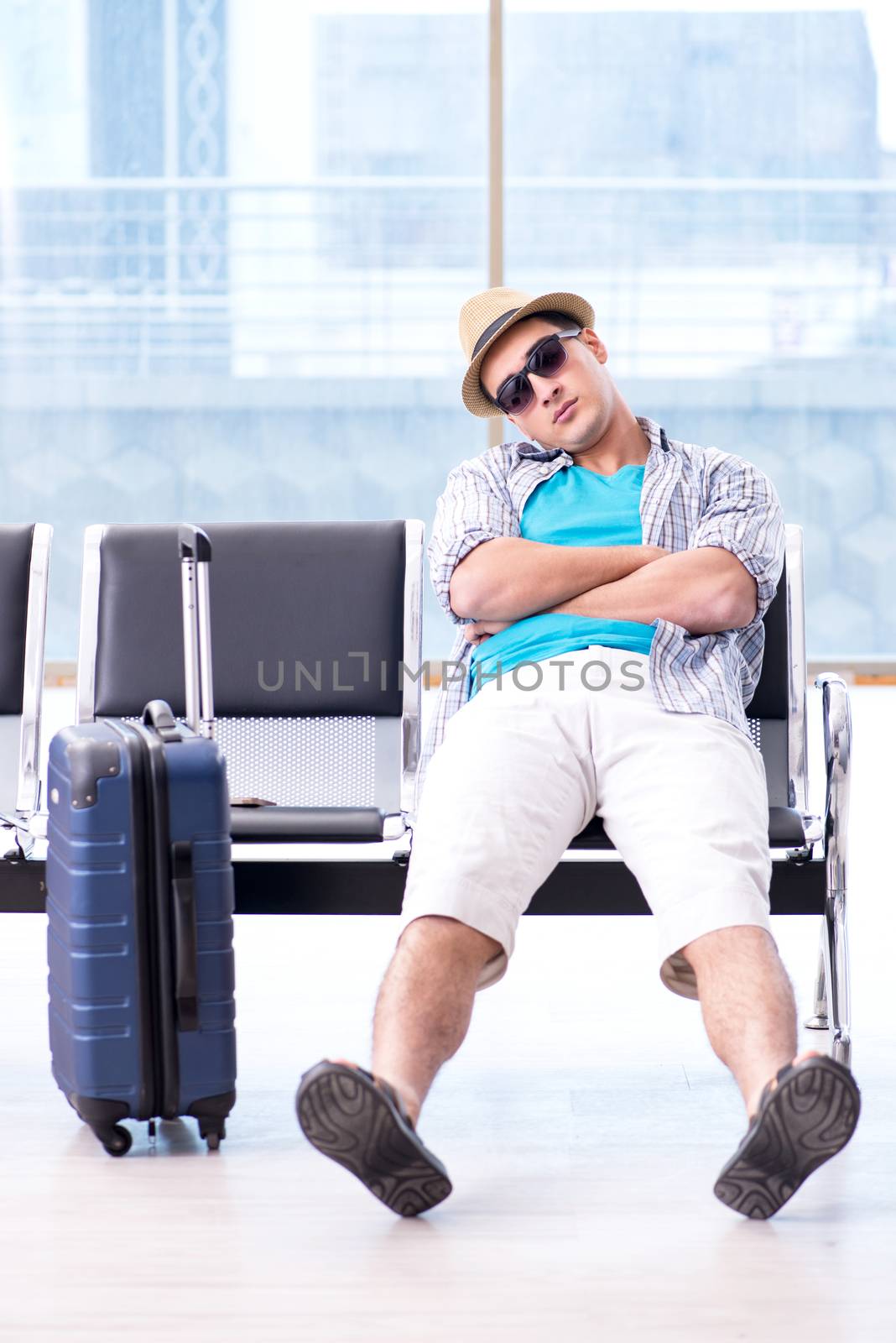 Young man travelling for his summer beach vacation by Elnur
