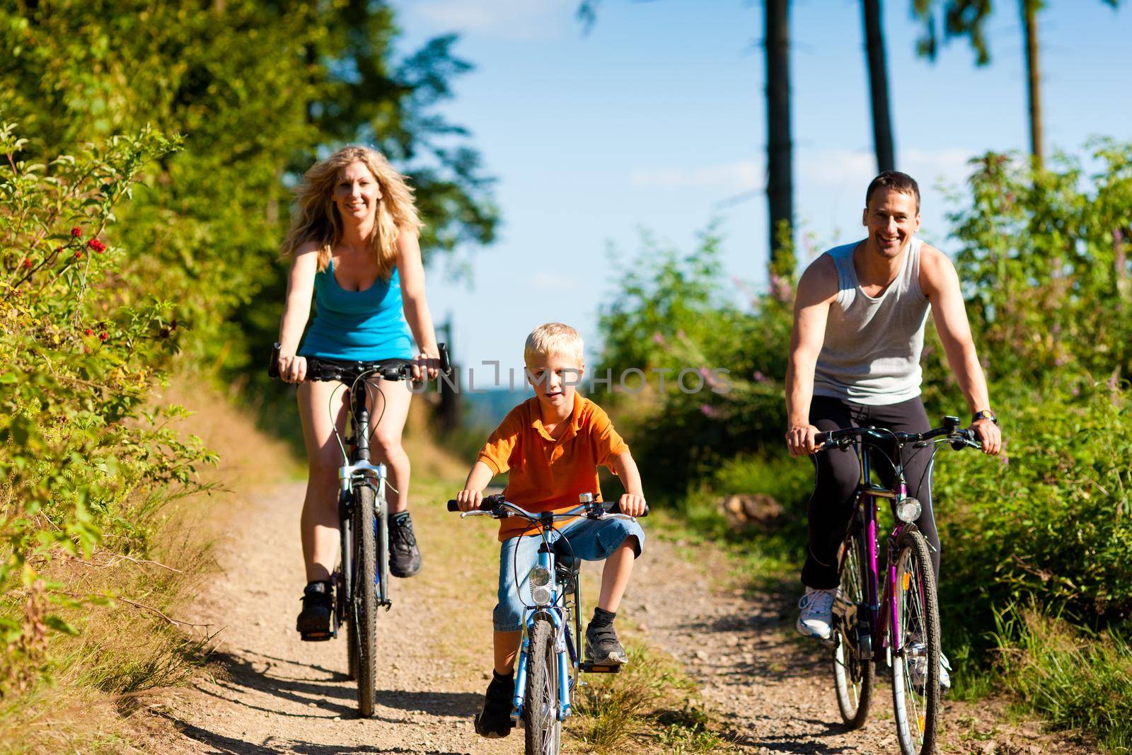 Family riding bicycles for sport by Kzenon