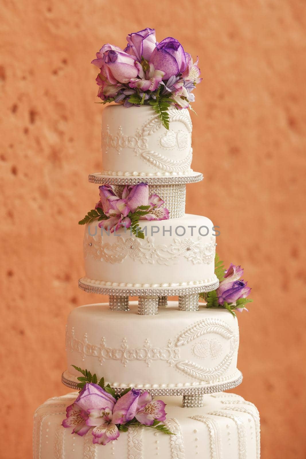 White wedding cake decorated with flowers by wondry