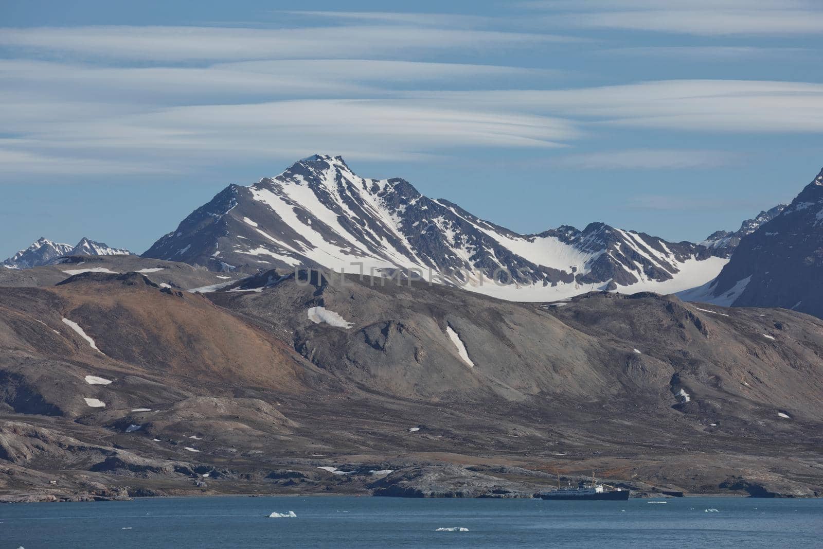 Mountains, glaciers and coastline landscape close to a village called "Ny-Ålesund" located at 79 degree North on Spitsbergen by wondry