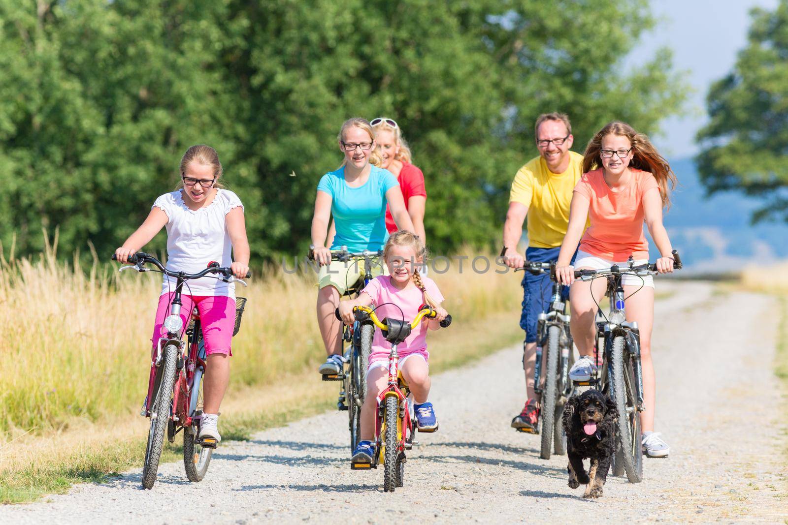 Family on bikes at dirt path by Kzenon