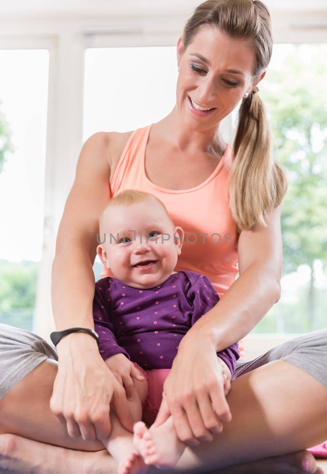 Mum and her baby child in pregnancy recovery course by Kzenon