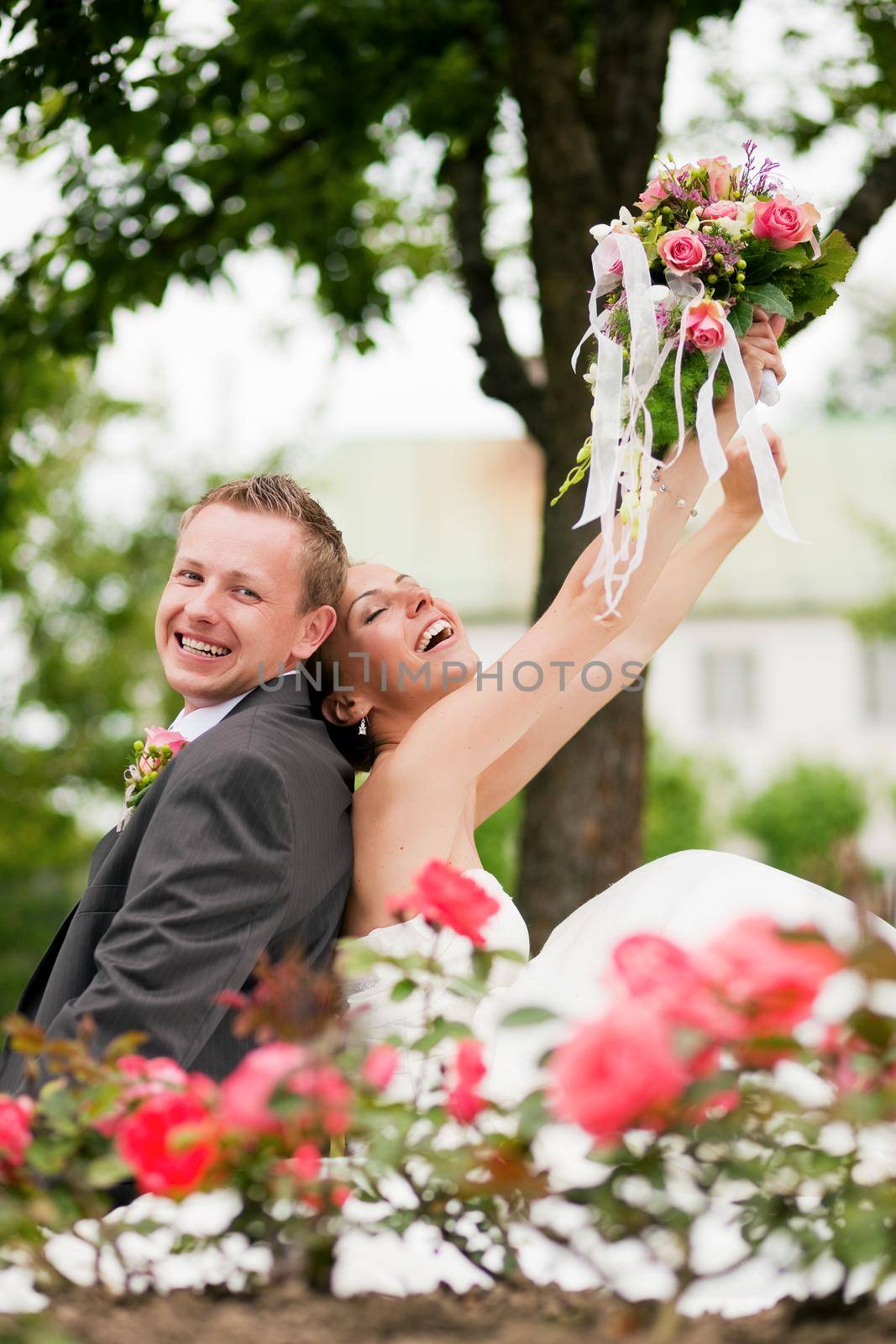 Wedding - happy couple by Kzenon