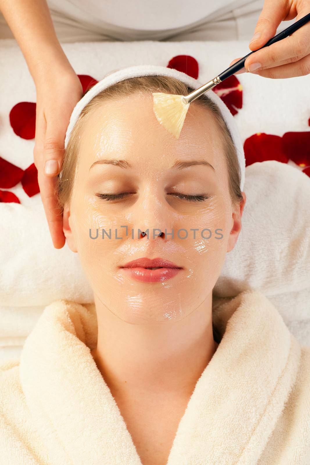 Cosmetics - applying facial mask by Kzenon