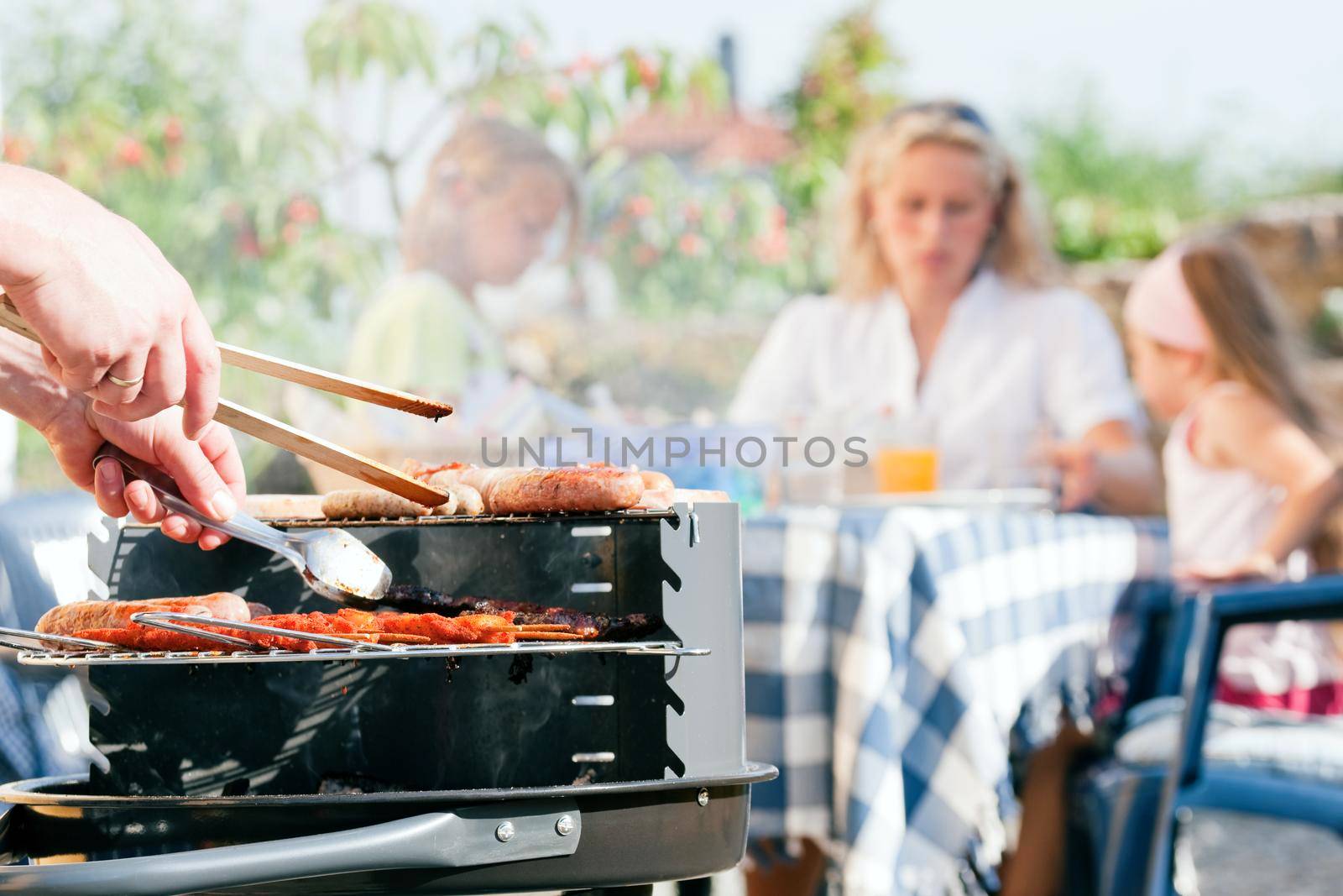 Family having a barbecue by Kzenon