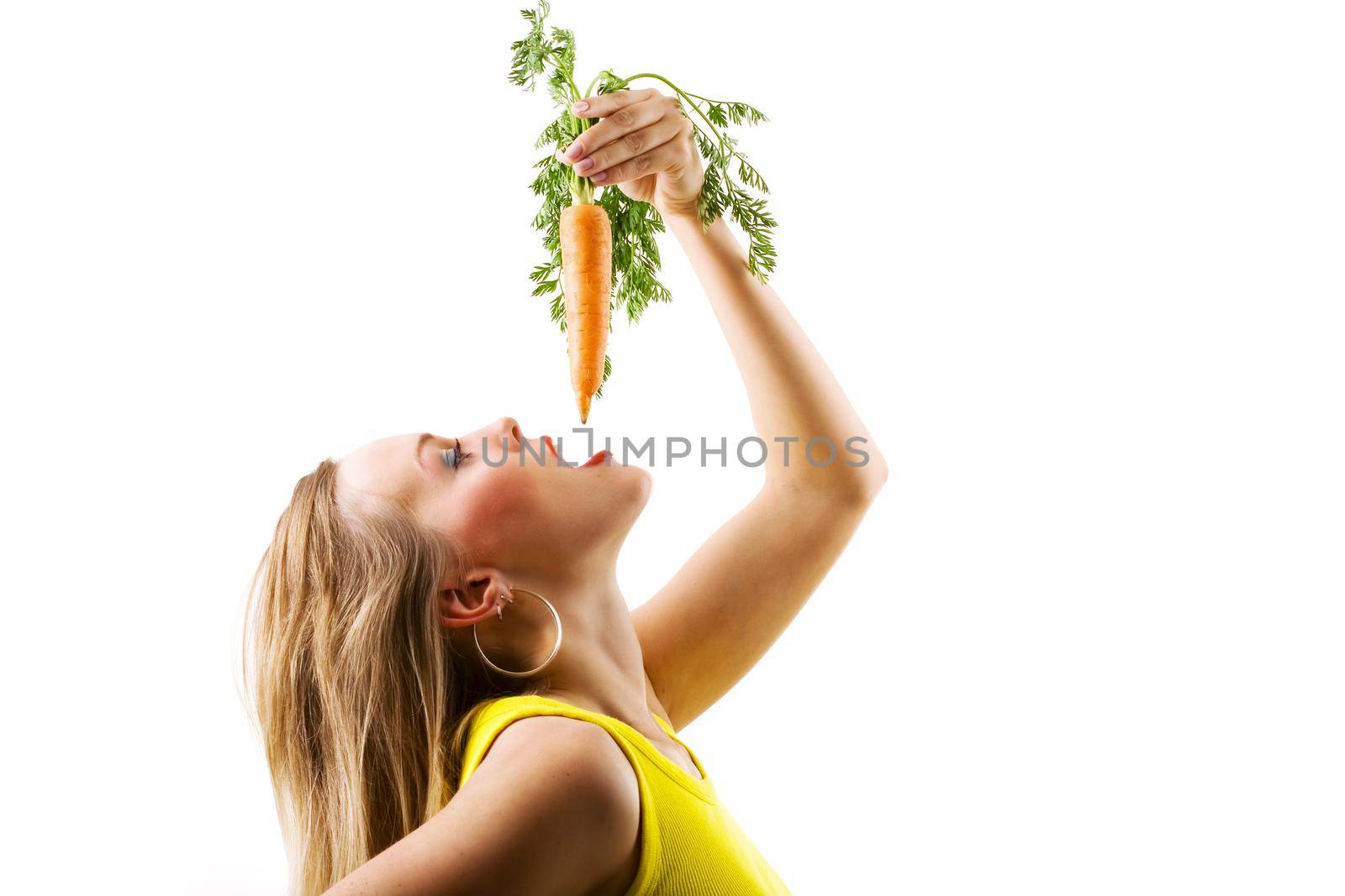 carrot eating sideways by Kzenon