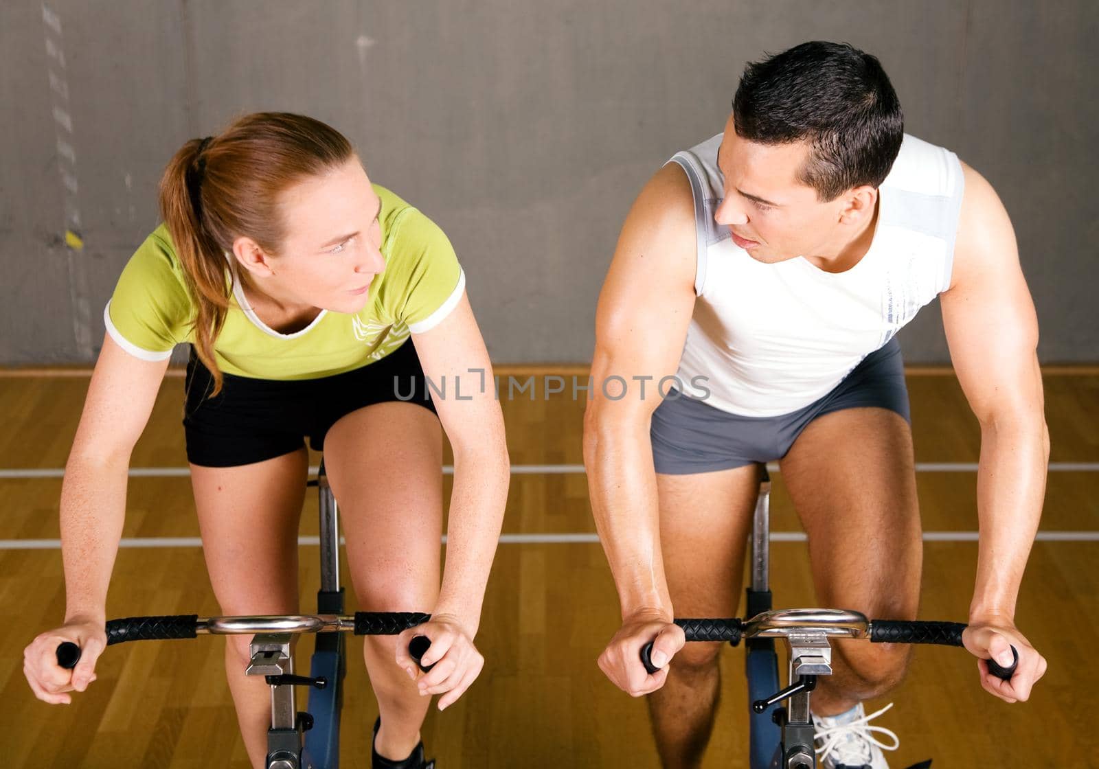 Spinning couple on bicycles by Kzenon