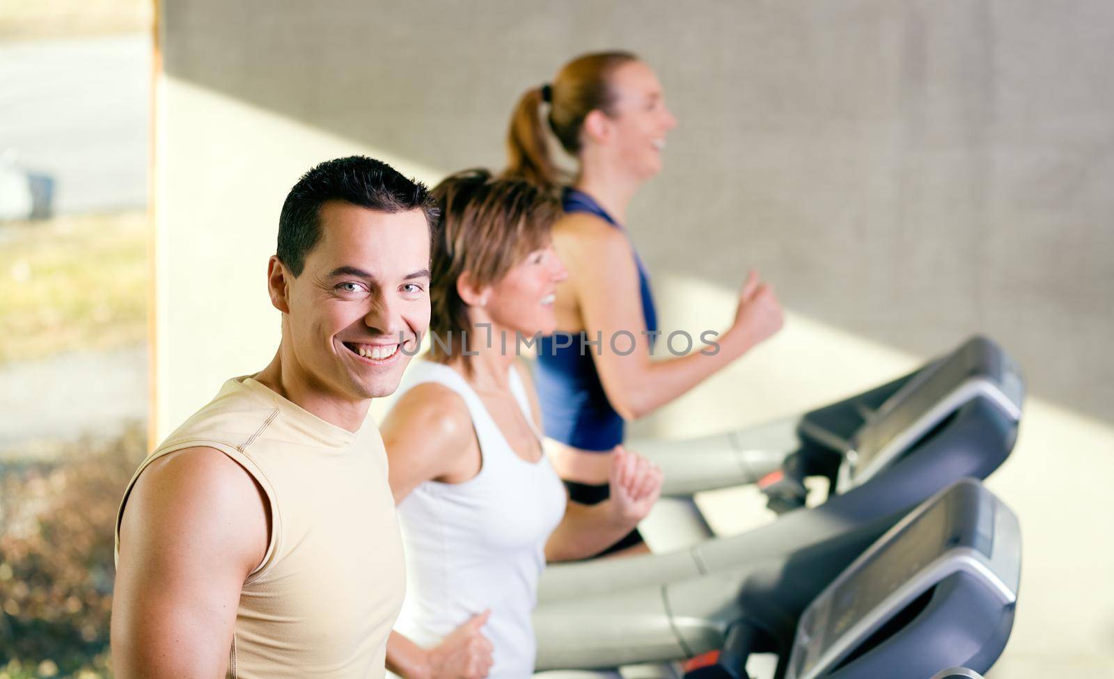 Fun on the treadmill by Kzenon