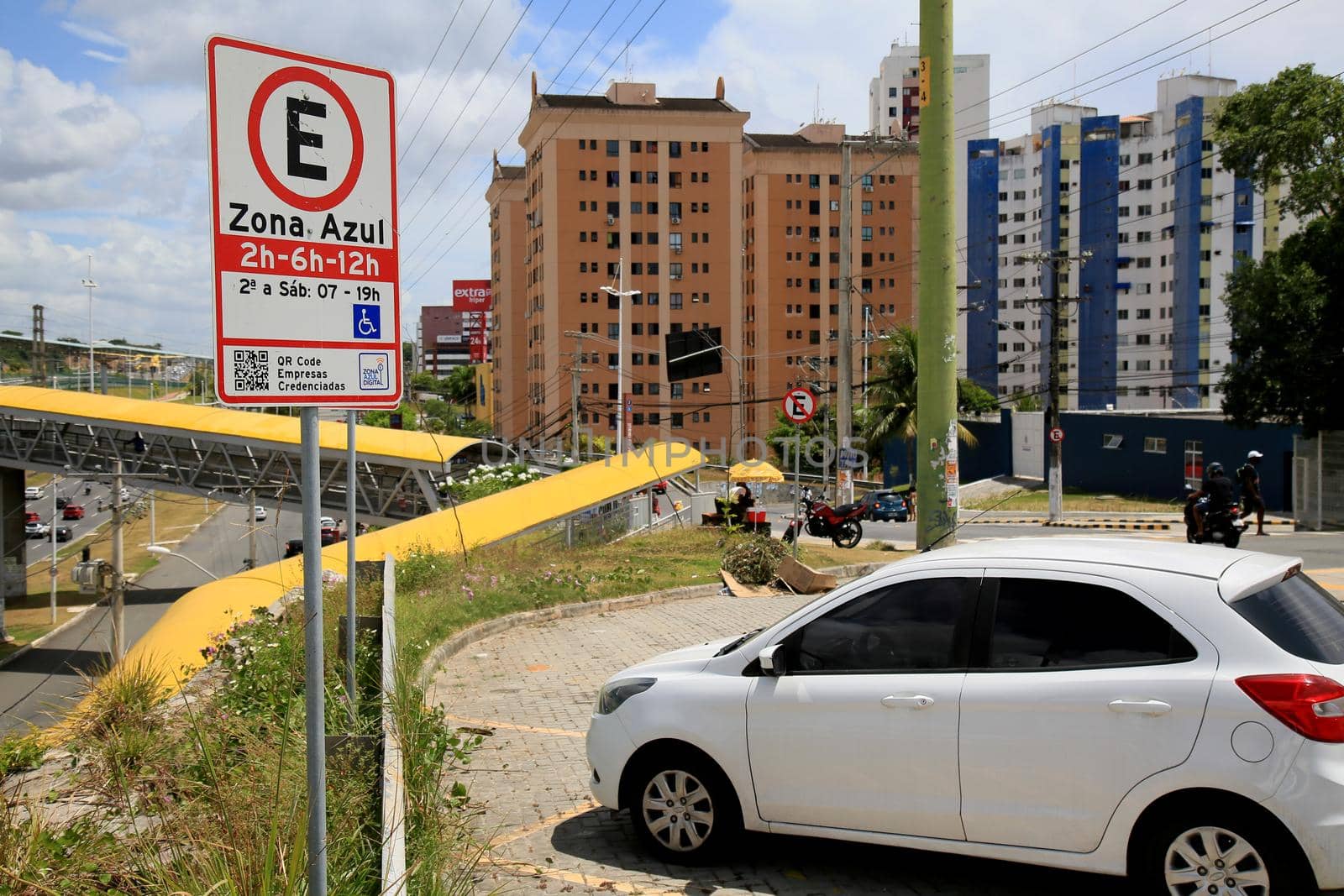 salvador, bahia, brazil - december 23, 2020: area for public parking in the blue zone system is seen in the Imbui neighborhood in the city of Salvador.