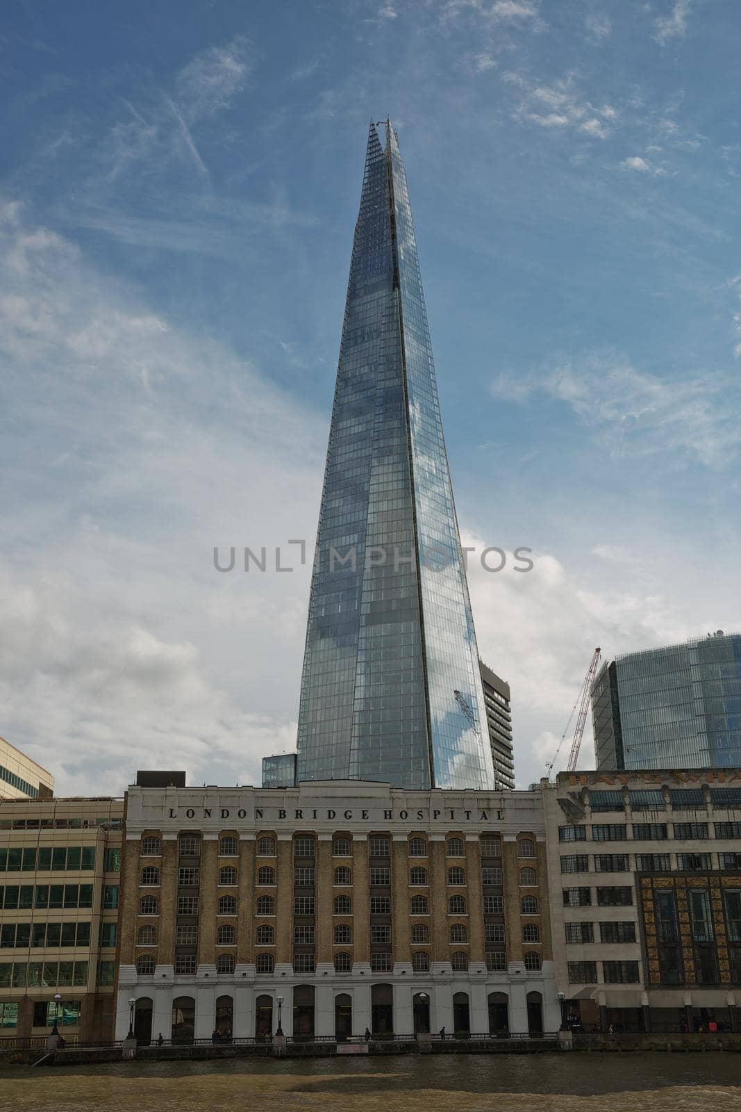 London Bridge Hospital and Renzo Piano new skyscraper 'The Shard', the tallest building in Western Europe by wondry