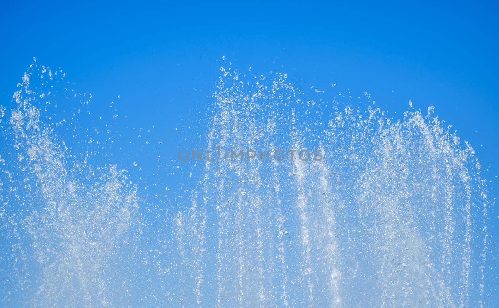 artesian fountain on blue sky by Roberto