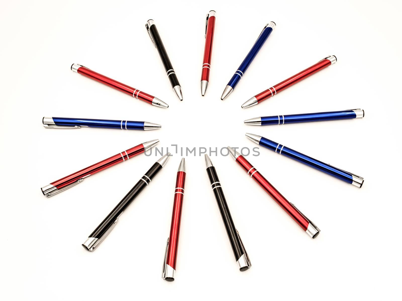 metal pens arranged in a circle by Roberto