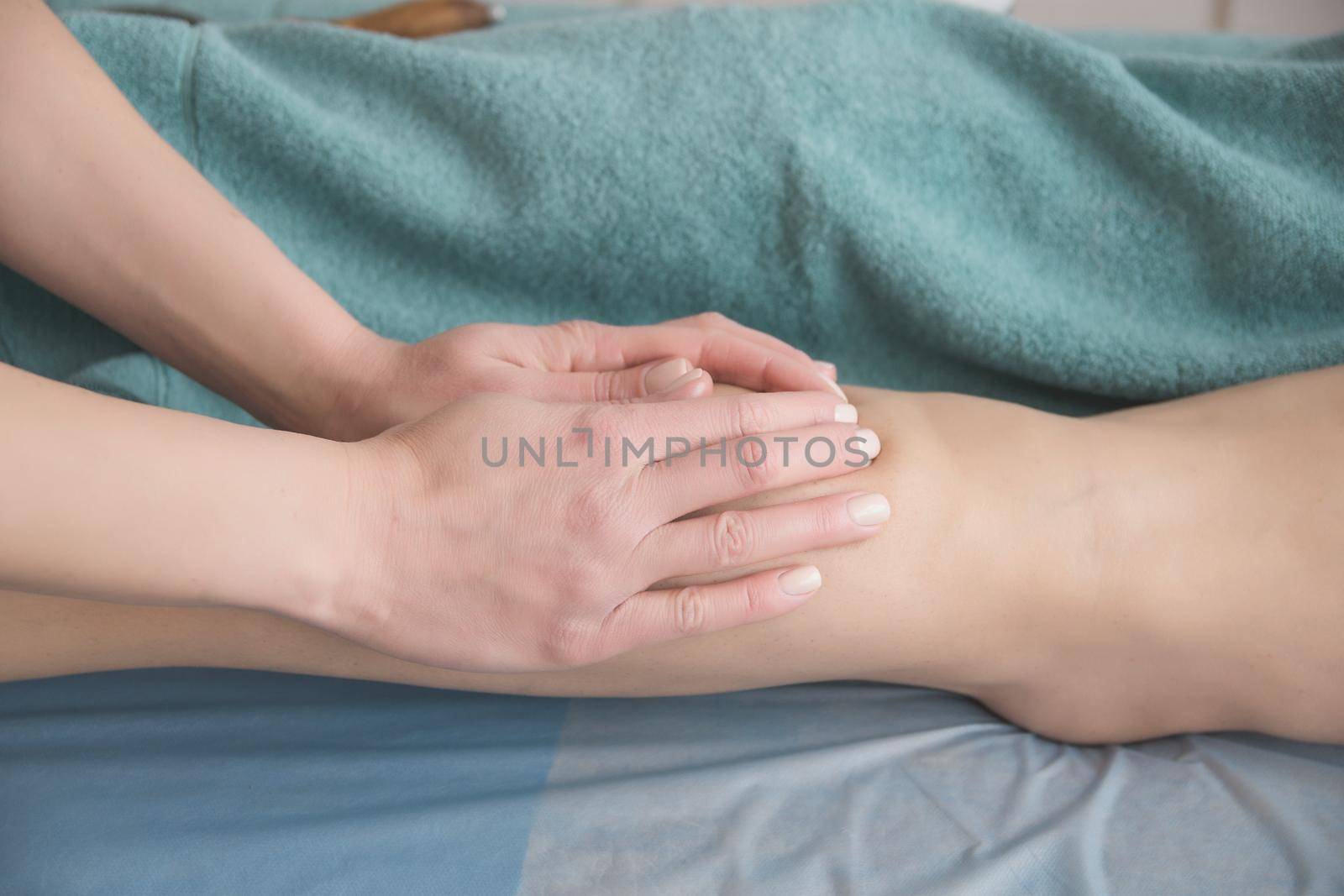 anti-cellulite foot massage in the spa salon makes the girl by ozornina