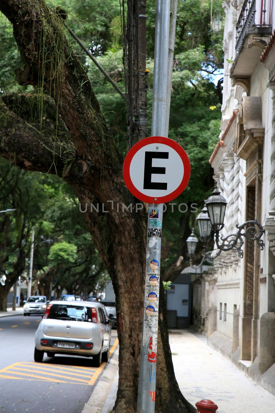 salvador, bahia, brazil - december 14, 2020: idicative traffic sign for regulated parking on public roads in the city of Salvador.