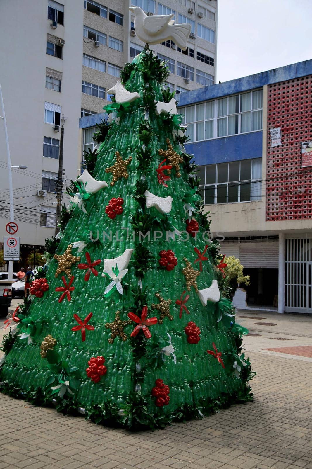 natl tree made from pet bottle by joasouza