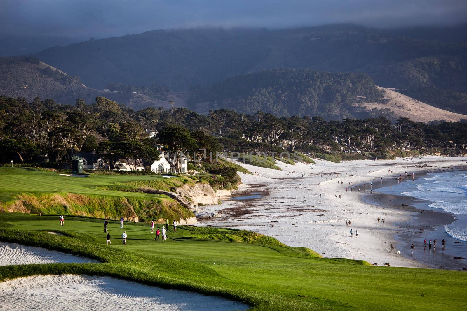 coastline golf course in California by photogolfer