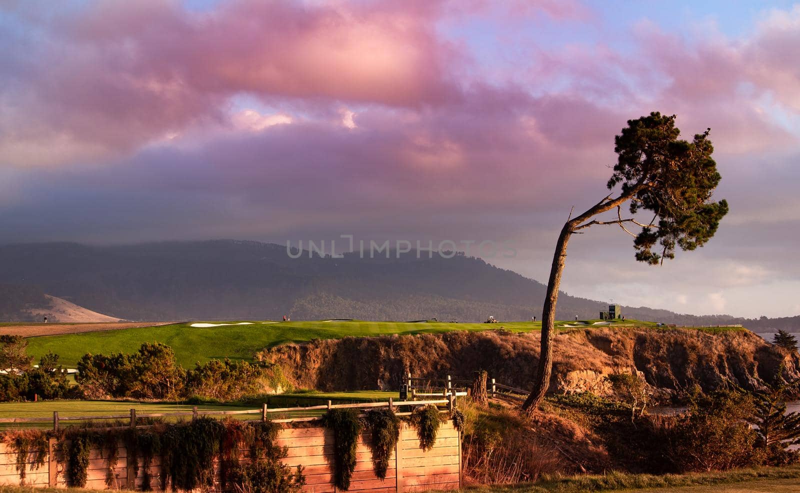 coastline golf course in California by photogolfer