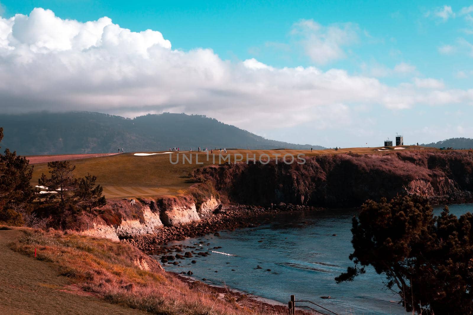 coastline golf course in California by photogolfer