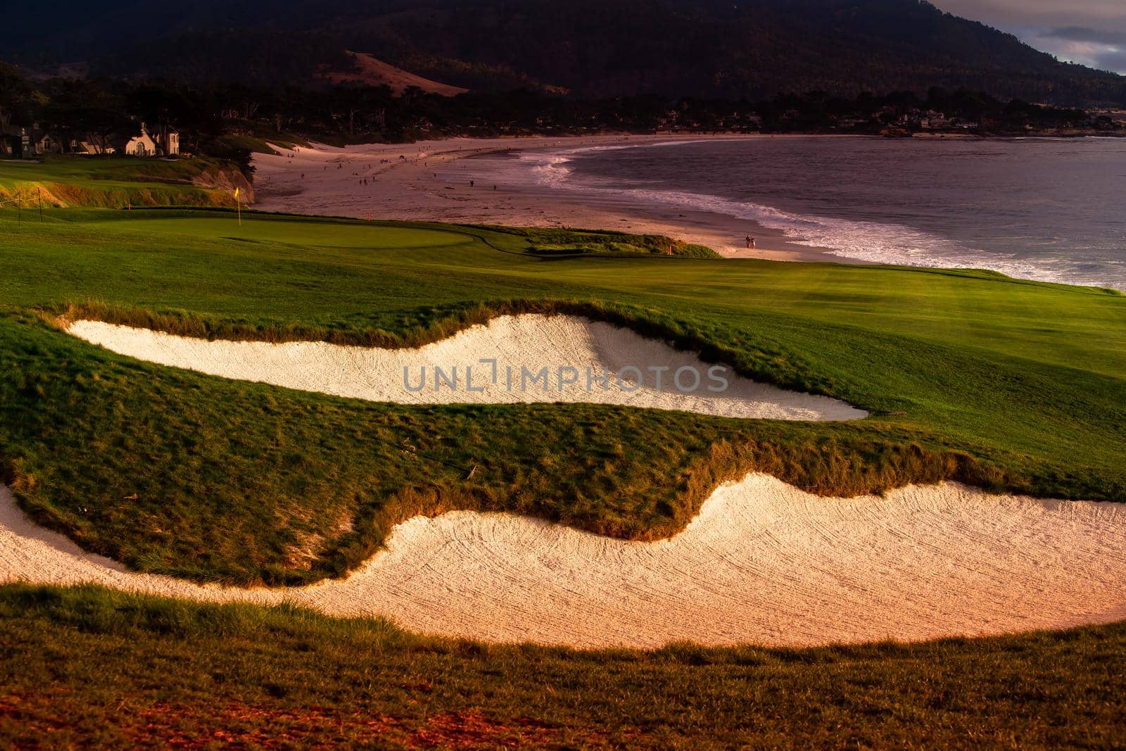 coastline golf course in California by photogolfer