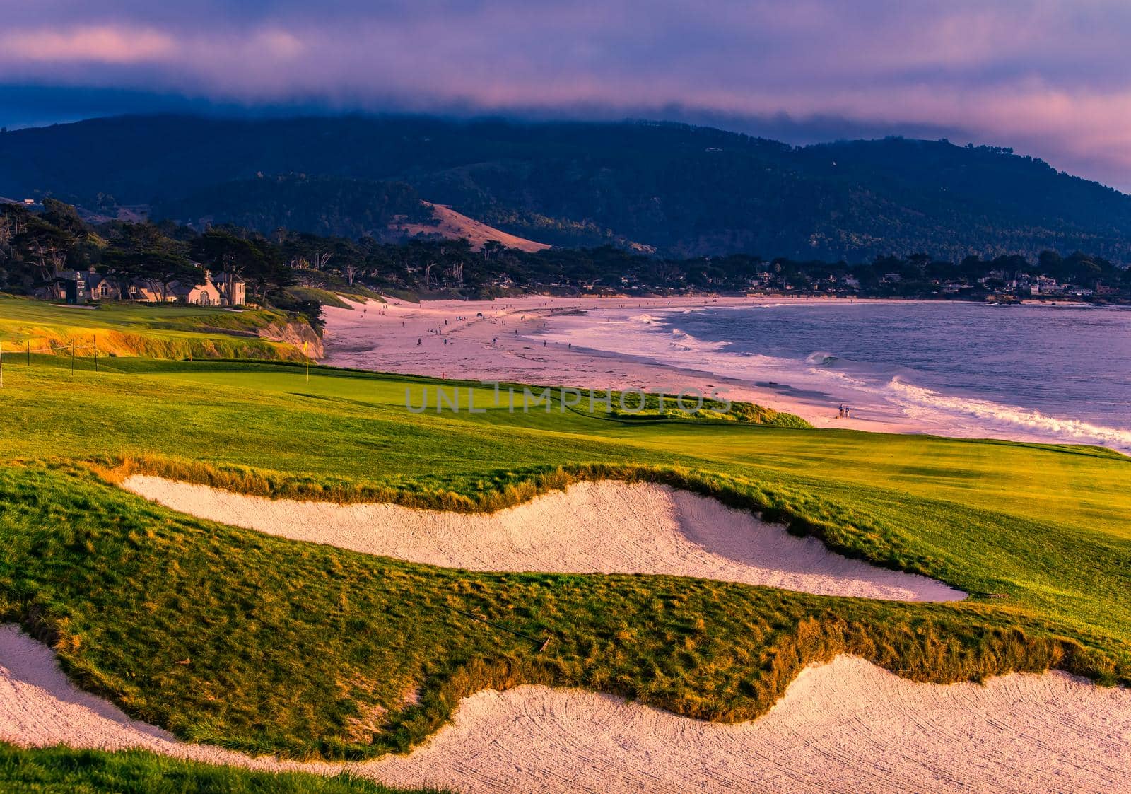 coastline golf course in California by photogolfer