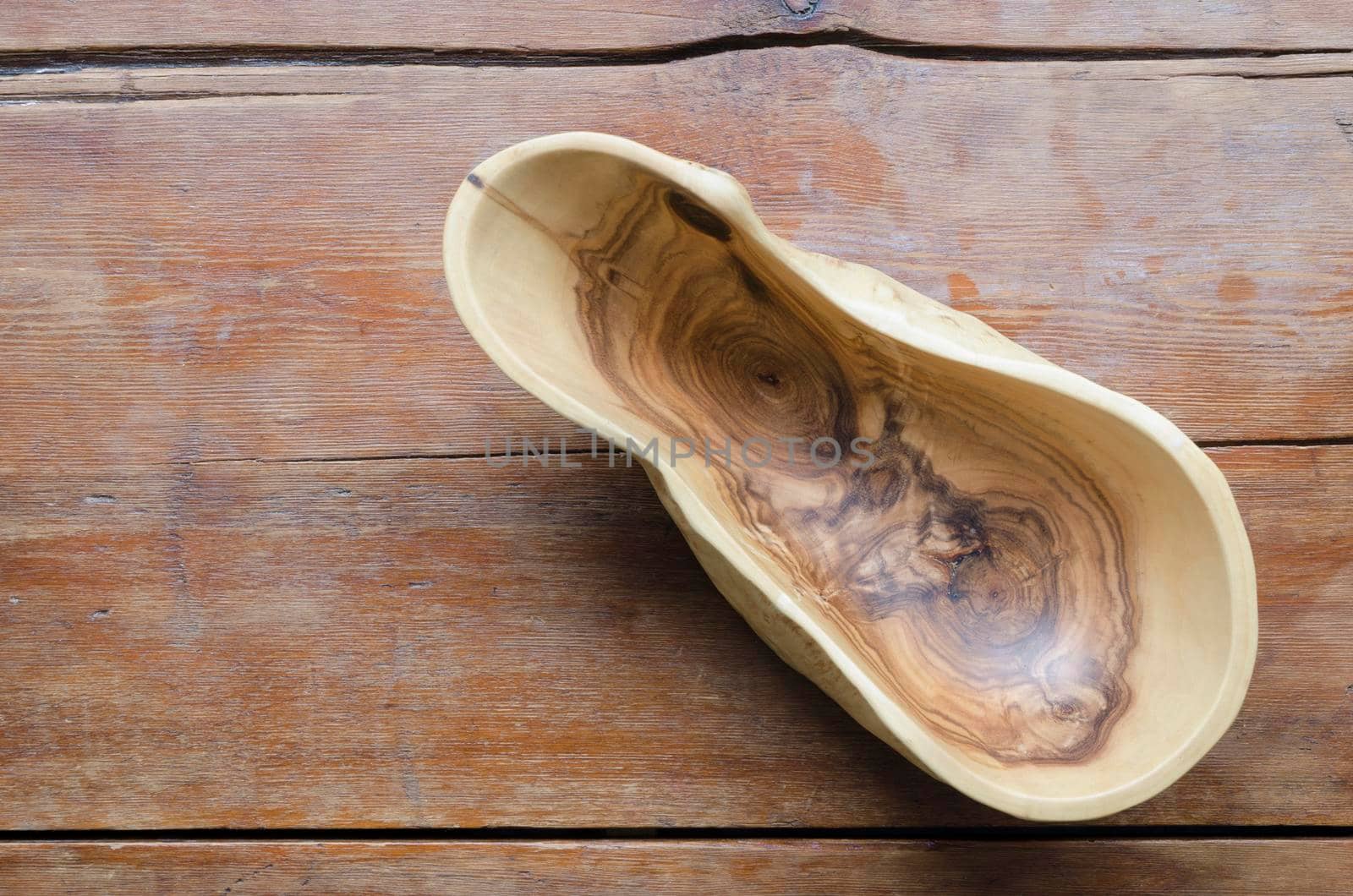 scenic empty wooden bowl on the vintage table top