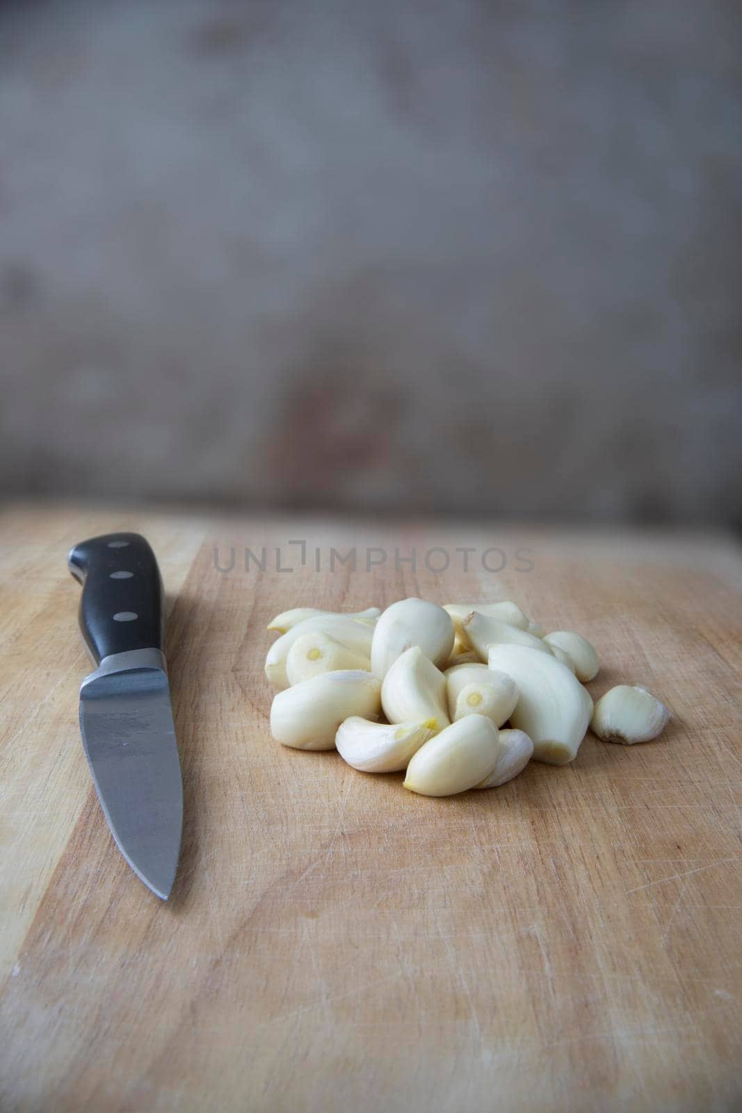 Garlic and Knife by charlotteLake