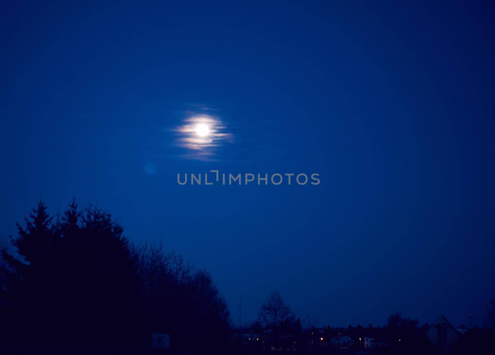moon on night sky during blue hour