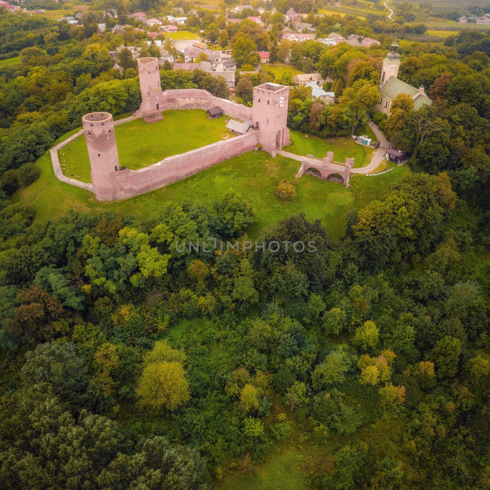 Castle in Czersk by benkrut