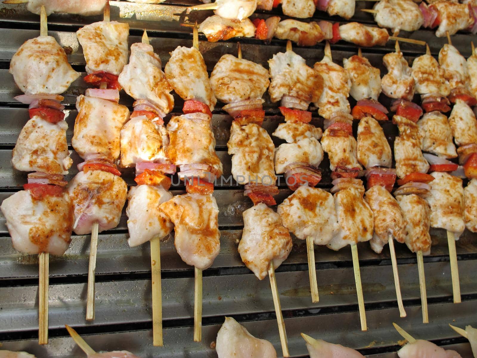 Chicken and meat brochette by aroas