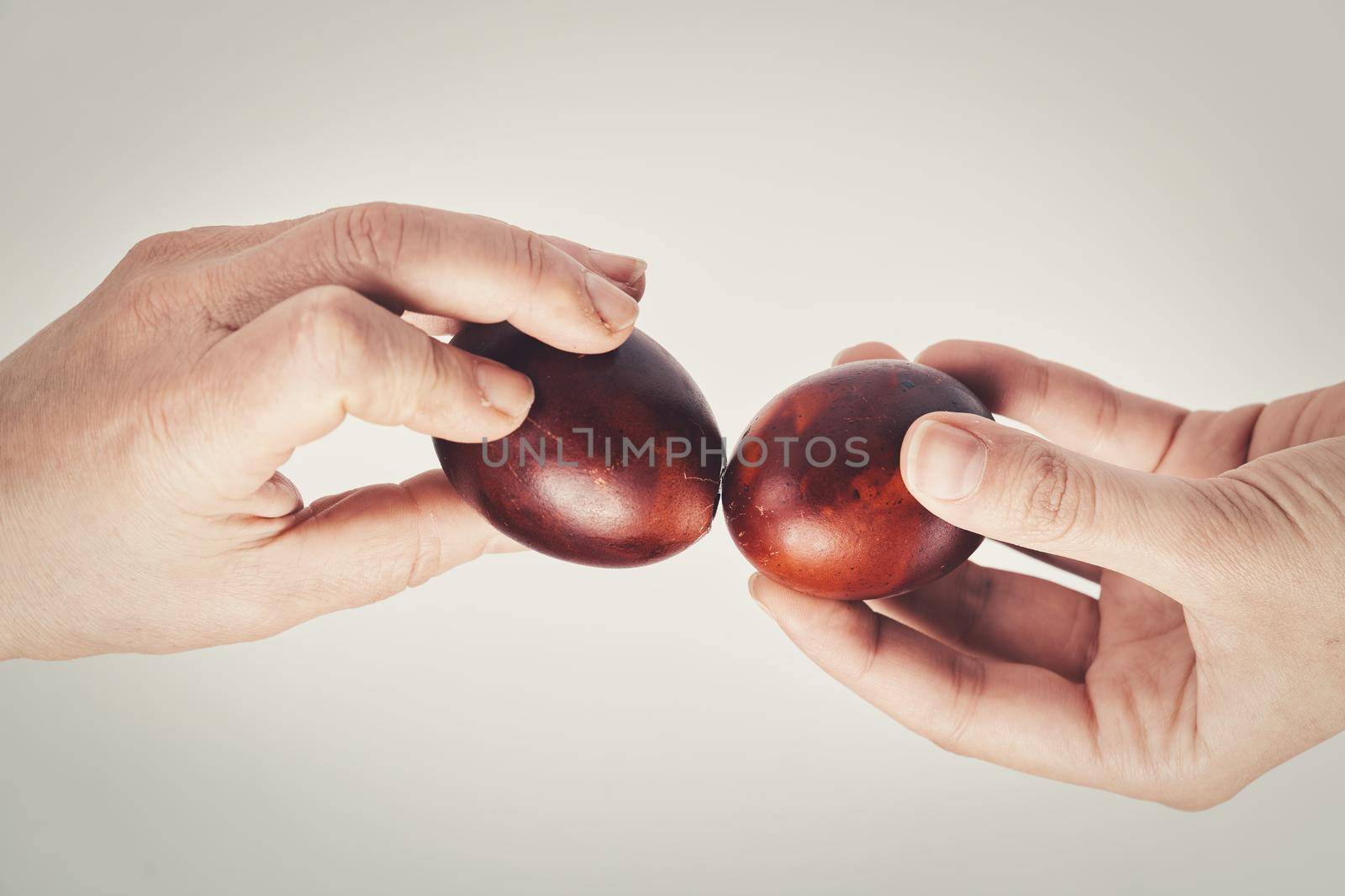 hands break Easter eggs. bright Easter eggs. family tradition. Close up