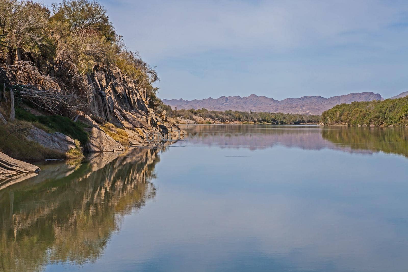 Orange River at Sendelingsdrif Border Post 3937 by kobus_peche