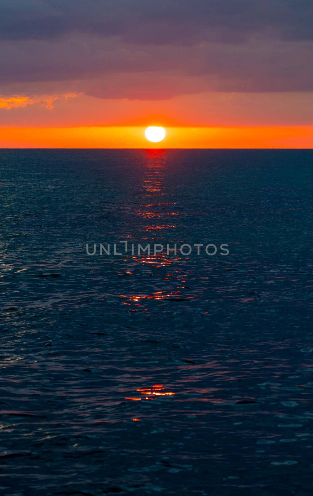 Colorful sunset or sunrise in the sea or ocean. travel photo and vacation