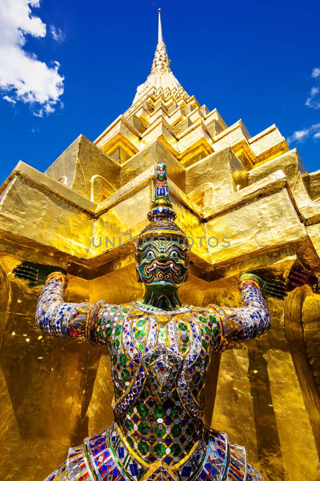 Giant hand to lift the base of the pagoda