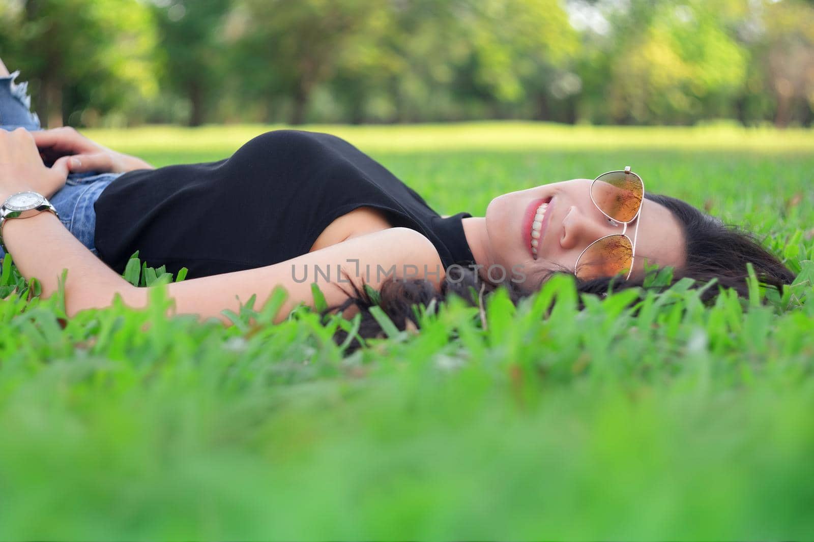 Young woman relaxing with good weather in the park.