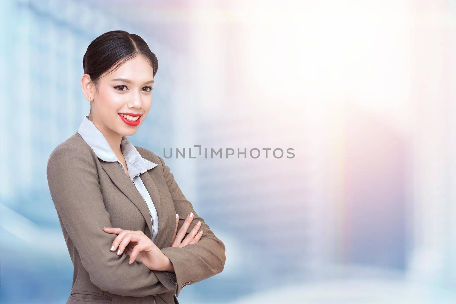 Portrait of happy smiling businesswoman